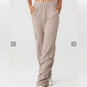 NWOT Alo Yoga Ruched Soft Sculpt Pant Size L